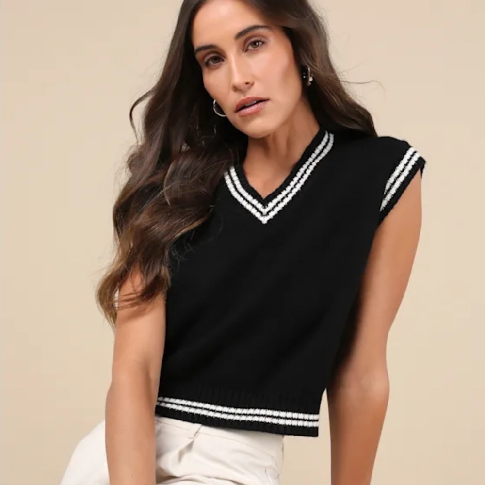 ASTR the Label Cropped V-Neck Sweater Vest